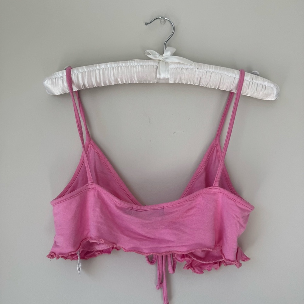 PrettyLittleThing Pink Ruffle Crop Top - Picture 4 of 6